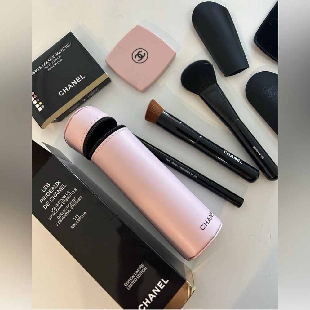 CHANEL Les Pinceaux de CHANEL Ballerina Brush & Compact Set